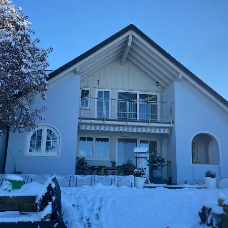 Blaue Haus - Ein Sommertraum Und Ein Wintermaerchen